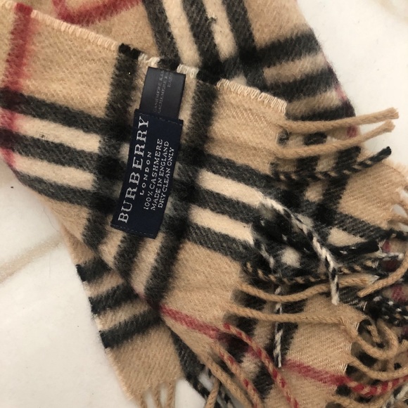 Authentic Burberry Cashmere classic scarf - Picture 3 of 3